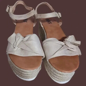 AMS Emma 22 espadrille platform casual sandal in color nude size 11